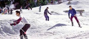रकच्छम में स्कीइंग करना सीख रहे किन्नौर के युवा
