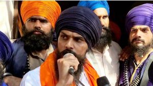 अमृतपाल के चाचा हरजीत सिंह और चालक ने किया सरेंडर, खालिस्तान समर्थक की तलाश जारी