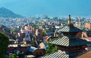 काठमांडू किस नदी के तट पर स्थित है?