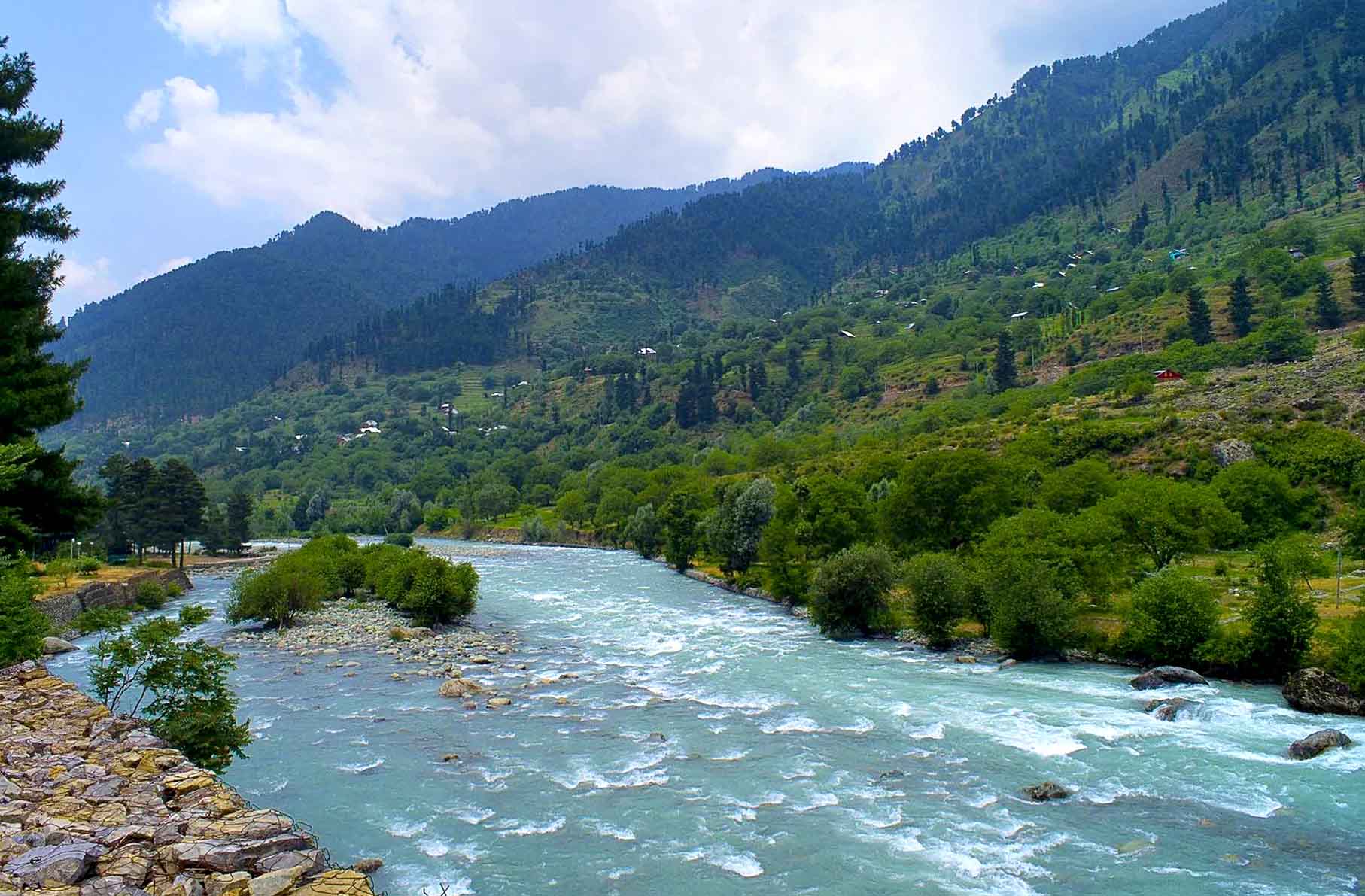 पवित्र नदियों को प्रदूषणमुक्त करने की जरूरत