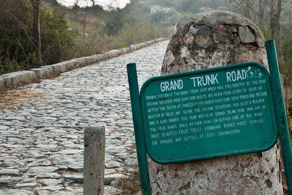 ग्रांड ट्रंक रोड किसने बनवाई?