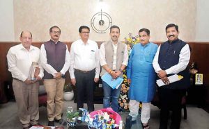 इलेक्ट्रिक बसें खरीदने में मदद करें, उपमुख्यमंत्री मुकेश अग्निहोत्री का केंद्रीय मंत्री नितिन गडकरी से आग्रह