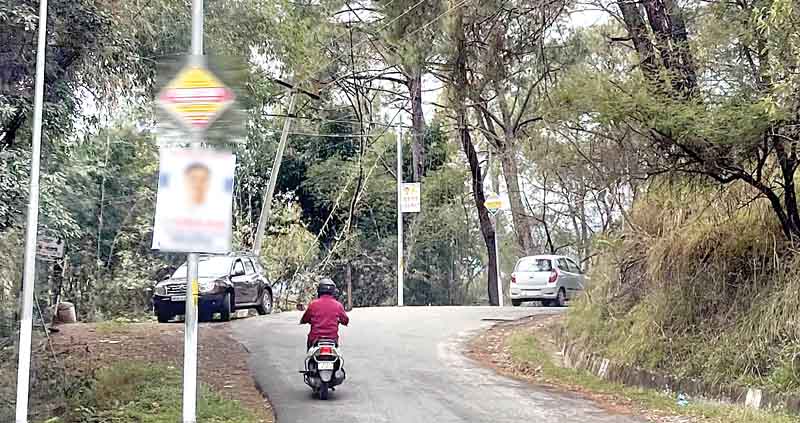 इश्तहारों ने बिगाड़ी बड़सर की सूरत
