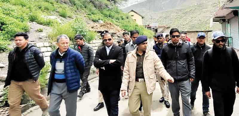 डीसी और एसपी ने किया केलांग बाजार का निरीक्षण