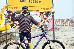 मंडी के जसप्रीत ने 32 महीनों में साइकिल से नापे 15585 किलोमीटर, युवाओं को फिट इंडिया मूवमेंट का दे रहे संदेश