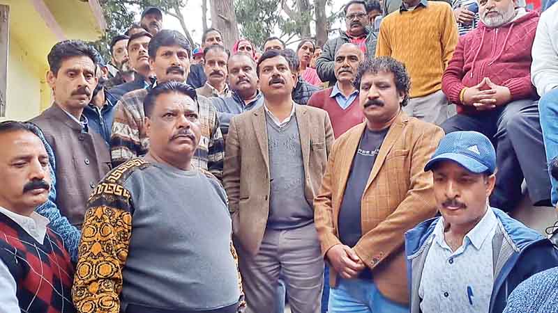 ओपीएस…निगम कर्मचारियों ने दिया धरना