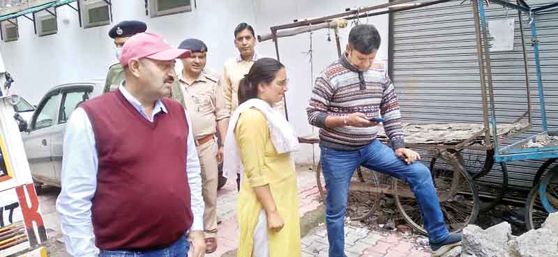 शहर से हटाई अवैध रेहडिय़ां, नो पार्किंग जोन में काटे चालान