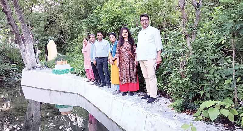 जखौली में अमृत सरोवर का किया निरीक्षण