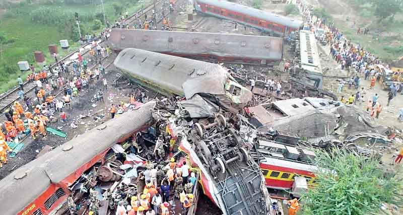 उजड़े सैकड़ों परिवार, बालासोर में लाशों का अंबार; 288 लोगों की मौत, 747 घायल, 43 ट्रेनें रद्द