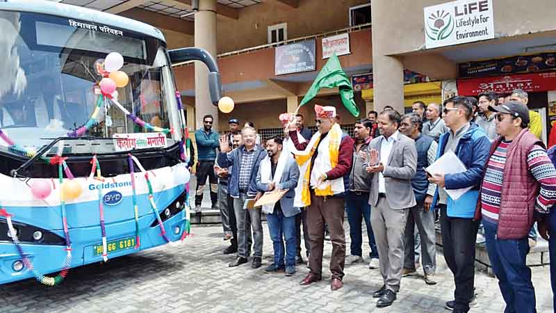 केलांग को मिली दो इलेक्ट्रिक बसें