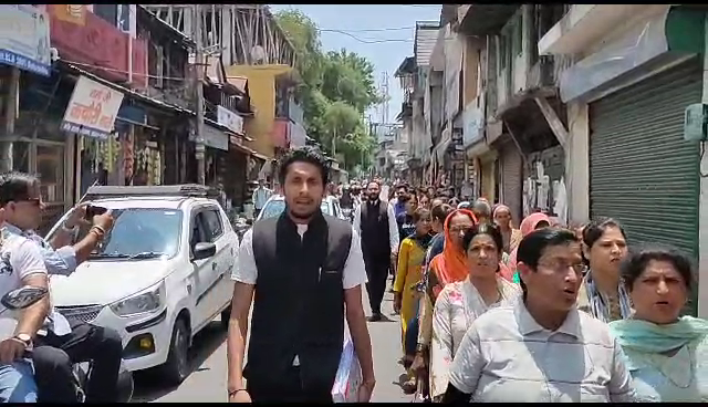 जोगिंद्रनगर बस डिपो में हुआ प्रदर्शन, प्रदेश सरकार पर लगाए सौतेले व्यवहार के आरोप
