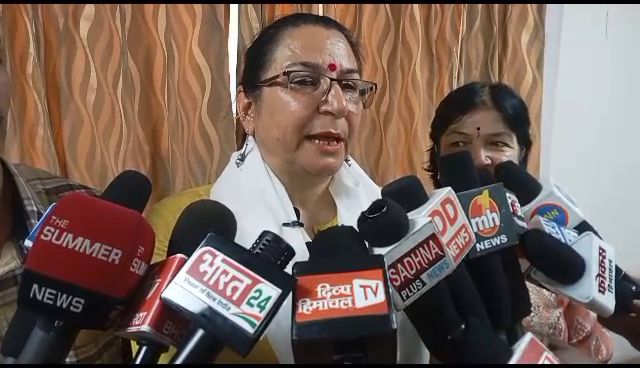 मोदी के कार्यकाल को कांग्रेस के नेता न करें नज़रअंदाज़, सोलन में बोलीं भाजपा महिला मोर्चा की प्रदेशाध्यक्ष रश्मिधर सूद