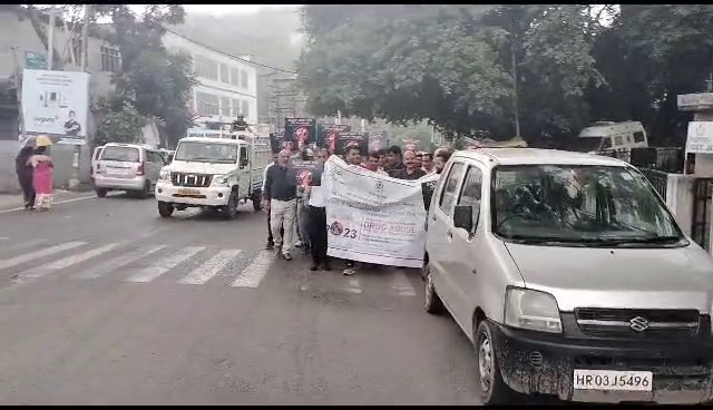 परवाणू में दवा विक्रेताओं ने निकाली जागरूकता रैली, नशा छोडऩे पर दिया संदेश