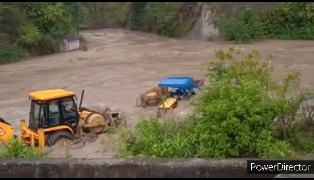 पाइपलाइन टूटने से 16 पेयजल योजनाएं ठप्प,150 से अधिक गांवों का पानी बंद