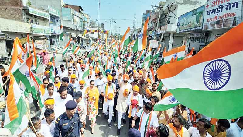 शहीदों के सम्मान में तिरंगा यात्रा, भारत माता के जयकारों से गूंजा शहर, राज्य मंत्री संदीप सिंह के नेतृत्व में रैली