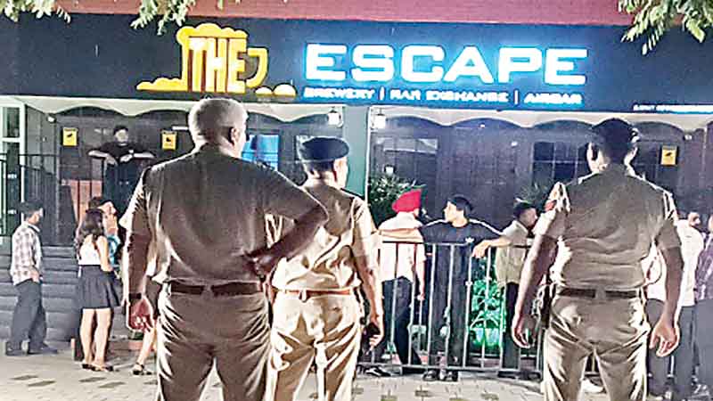 पंचकूला के क्लब में पुलिस रेड, एसीपी ने सेक्टर-पांच में देर रात तक डीजे बजाने पर कंसा शिकंजा