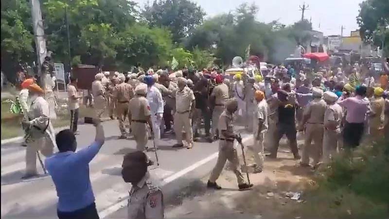 मांगों को लेकर चंडीगढ़ जा रहे किसानों की पुलिस से झड़प, कई किसान हिरासत में लिए
