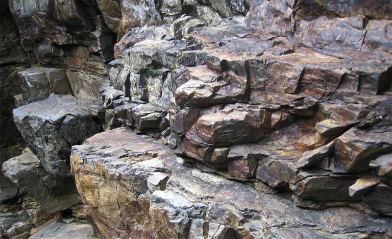 भारत में सबसे पुरानी चट्टान कौन सी है?
