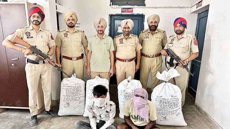 जीरकपुर में पकड़ा 100 किलो गांजा, पुलिस की ढकोली सब्जी मंडी के पास घर में छापेमारी, दो गिरफ्तार