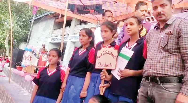 ओवर आल विजेता का खिताब होली के नाम