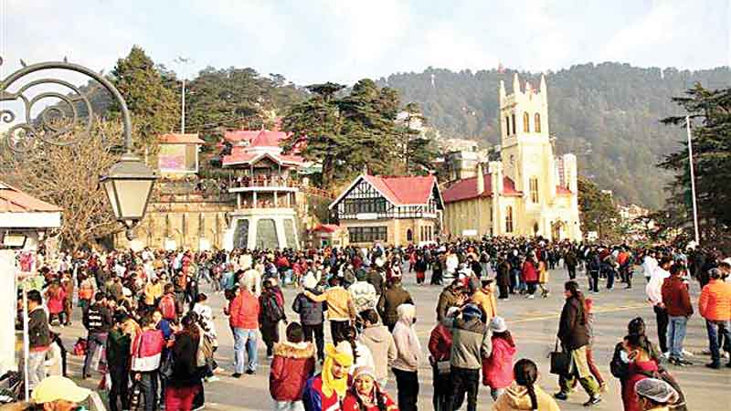 वीकेंड पर सैलानियों की चहल-पहल से हिमाचल गुलजार; यहां-यहां पर्यटकों की बाढ़, होटल कारोबारियों के चहेरों पर खुशी