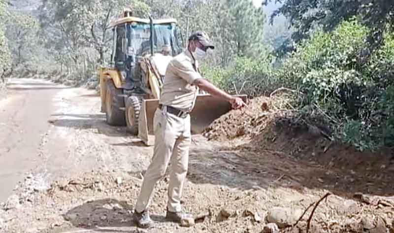 गिरते मलबे में भी ड्यूटी पर डटे रहे चेतराम