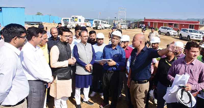 पीजीआई सेटेलाइट सेंटर पहुंचे अनुराग