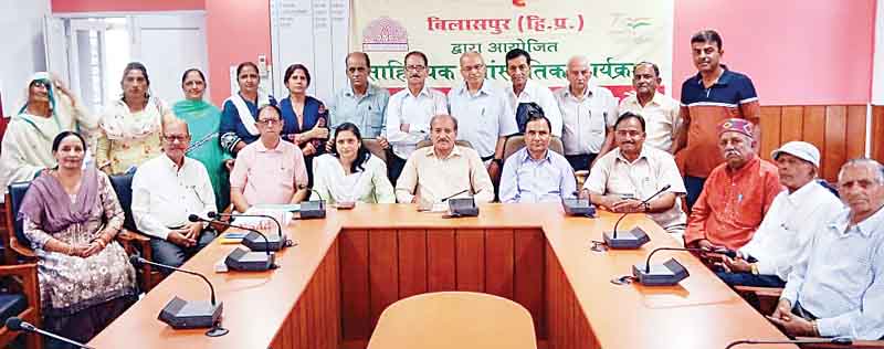 पिंजरे के पंछी रे तेरा दर्द न जाने कोय…