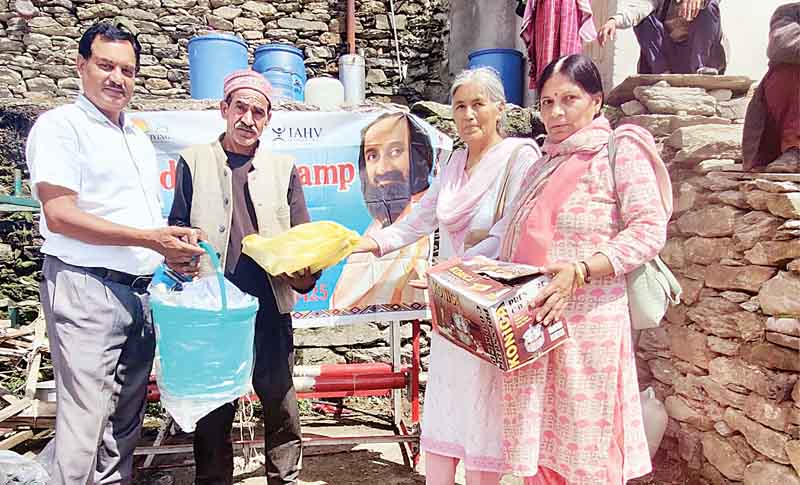 सौर गांव में अग्रि प्रभावितों को बांटी राहत
