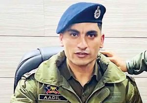 श्रीनगर में आतंकियों का मददगार सस्पेंडेड डीएसपी शेख आदिल मुश्ताक गिरफ्तार