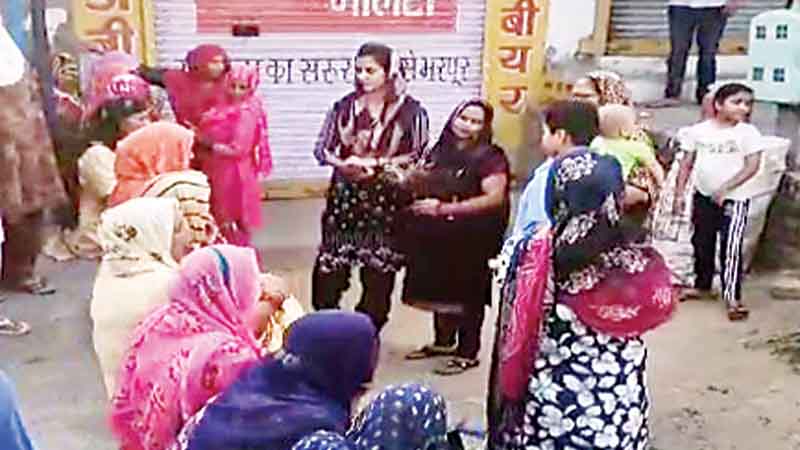 तलाकौर में शराब ठेके का विरोध, महिलाओं ने मुख्य बाजार में दारू बेचने पर किया जोरदार प्रदर्शन