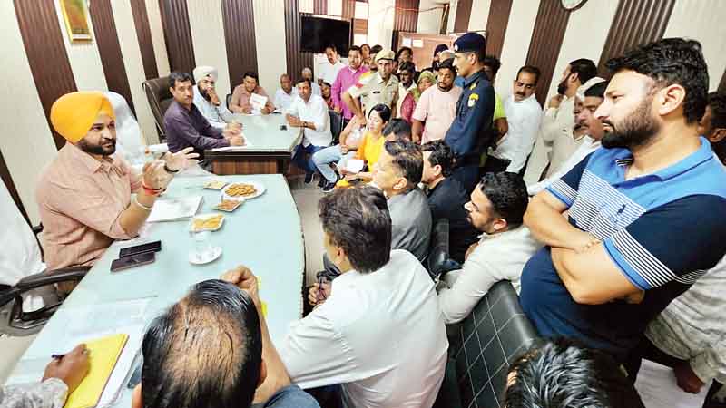 इस्माइलाबाद के विकास को आठ करोड़, नगर पालिका में होंगे 61 विकास कार्य, राज्यमंत्री संदीप सिंह ने पार्षदों से की चर्चा