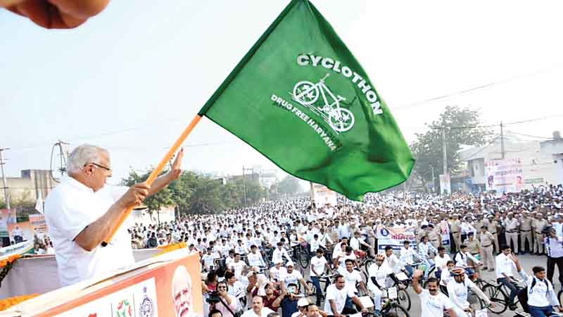 जगाधरी से साइक्लोथॉन यात्रा को झंडी, सीएम खट्टर ने नशामुक्त हरियाणा का संदेश लेकर करनाल की रवाना