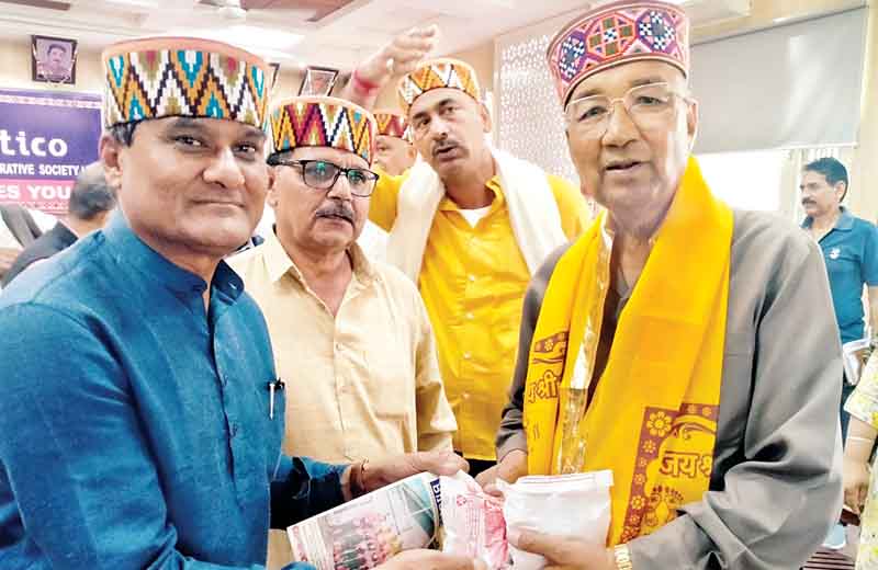 भुट्टी वीवर्ज पहुंची गुजरात की टीम