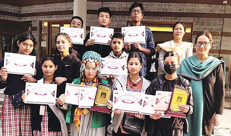 राज्य कला उत्सव में चमकाया लाहुल स्पीति का नाम, कशिश-कनिका ने मनवाया लोहा
