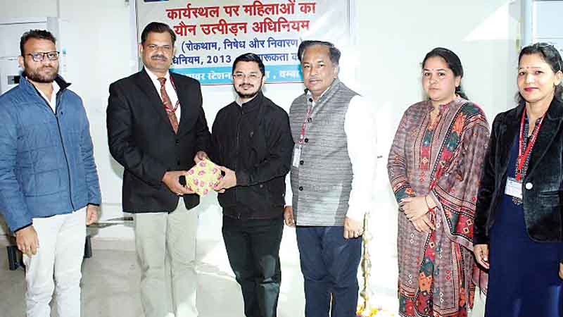 चमेरा पावर स्टेशन-तीन में कार्मिकों को सम्मान