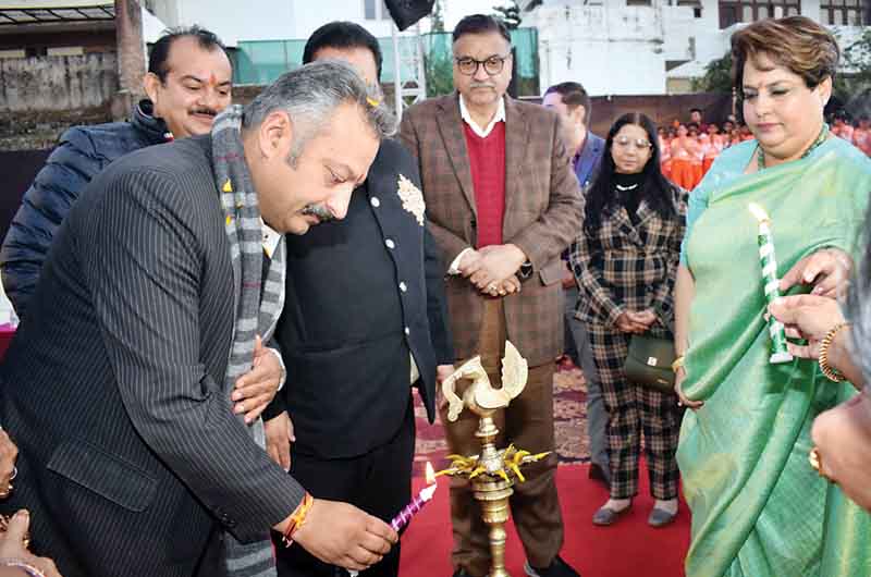 भविष्य की चुनौतियों के अनुरूप तैयारी करें छात्र