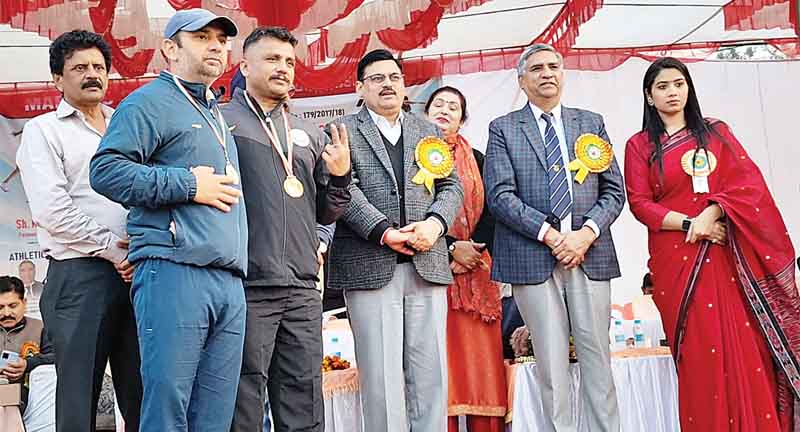 बास्केटबॉल में नाहन की टीम ने जीती ट्राफी