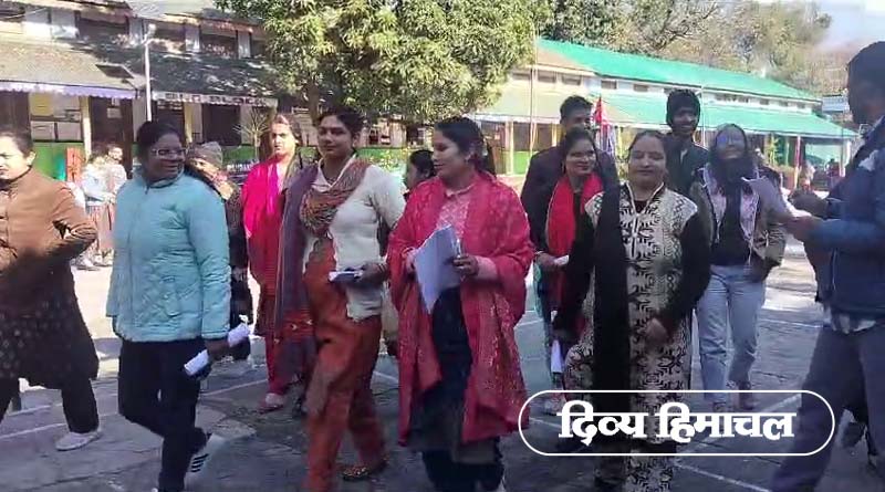 एक एग्जाम, एक सेंटर, टेट की परीक्षा के लिए पड़ोसी राज्य से भी धर्मशाला पहुंचे अभ्यर्थी