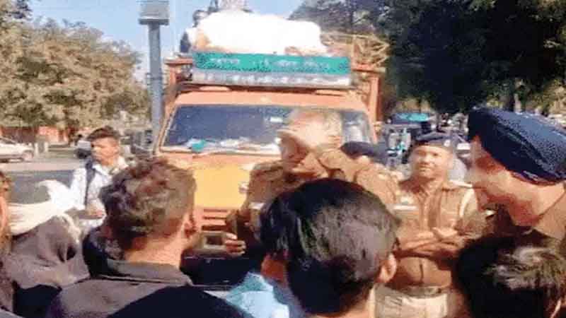 चंडीगढ़ में युवक की मौत पर हंगामा, पीट-पीटकर बेरहमी से हत्या पर परिजनों ने किया चक्का जाम