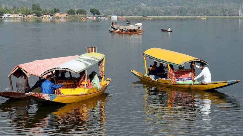 अनुच्छेद 370 हटने का असर! जम्मू-कश्मीर में इस साल 11 महीने में पहुंचे रिकॉर्ड 2 करोड़ पर्यटक