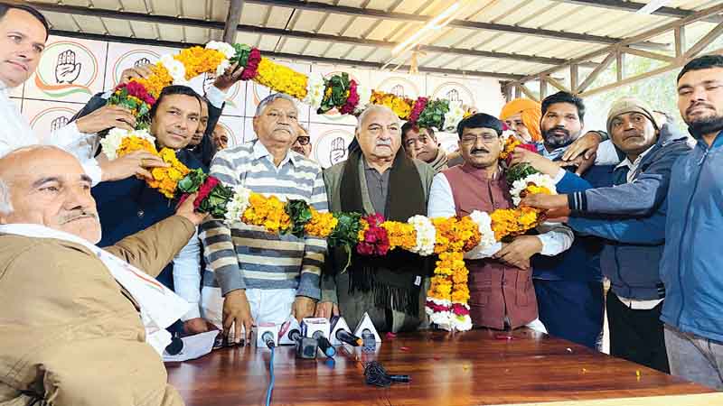 Haryana News: दो दर्जन नेताओं ने ज्वाइन की कांग्रेस, बीजेपी-जेजेपी सहित अन्य दलों को छोडक़र थामा हाथ