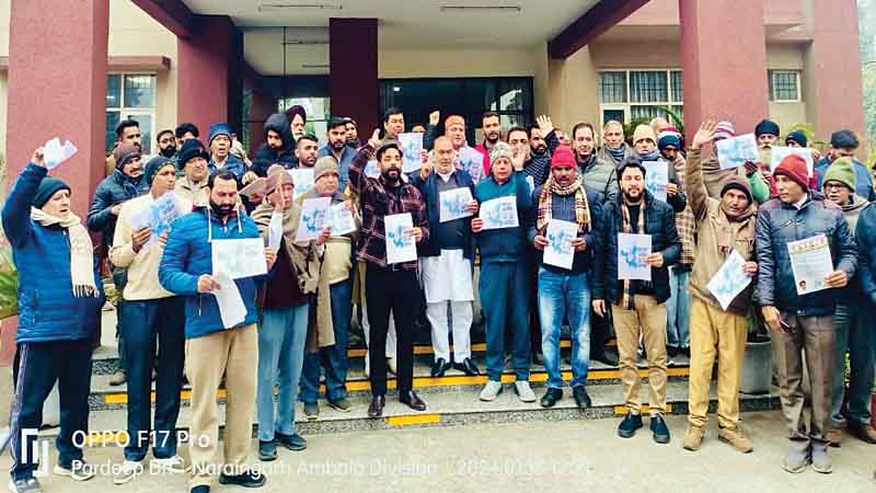 नारायणगढ़ में घर-घर कांग्रेस, भाजपा की गलत नीतियों के खिलाफ कार्यकर्ताओं ने जागरूक लोग किए