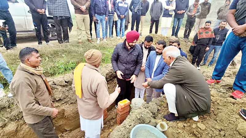 33 केवी सब-स्टेशन का भूमि पूजन, राज्य मंत्री संदीप सिंह ने गांव बाखली में पावर हाउस की रखी नींव