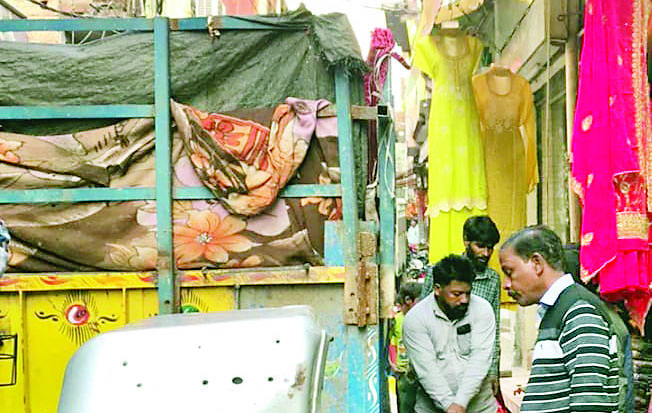 नालागढ़ बाजार पहुंची टीम से हडक़ंप… रेहड़ी-फड़ी हटाईं, सामान जब्त