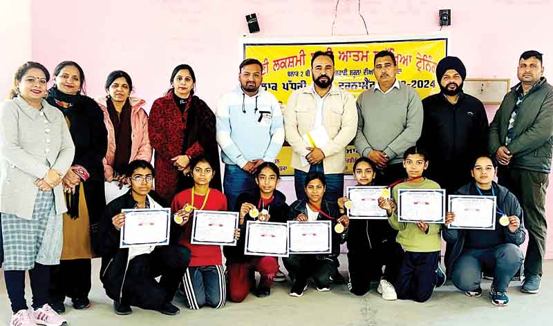 विजेता खिलाडिय़ों को बांटे प्रमाणपत्र, रानी लक्ष्मीबाई ब्लॉक 2बी स्कूल की छात्राओं ने कराटे प्रतियोगिता में दिखाया दमखम