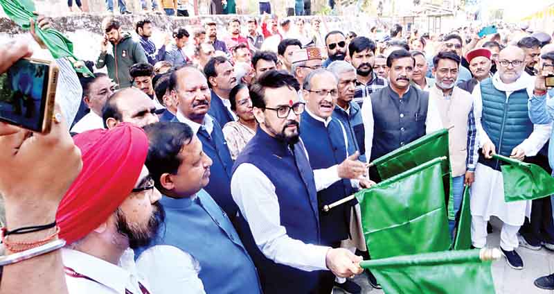 अनुराग ठाकुर ने हिमाचल-इंदौर रेल सेवा को दिखाई हरी झंडी