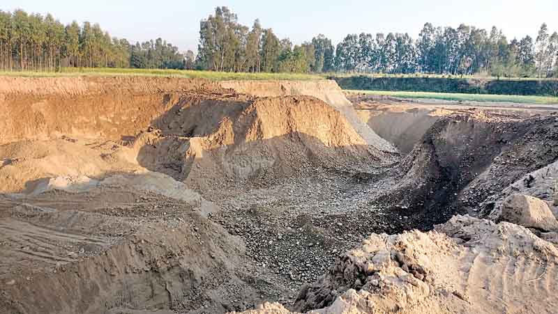 हाजीपुर-दसूहा में अवैध खनन जोरों पर, सरकार के दावे हवा में, सरेआम नदियों-खड्डों का सीना छलनी