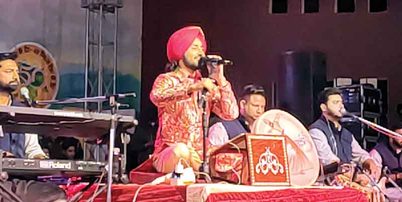 सूफी गायक सतिंदर सरताज ने लूटा सुजानपुर का दिल