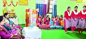 कस्तूरबा गांधी बालिका विद्यालय भरमौर में छात्राओं पर बरसे इनाम